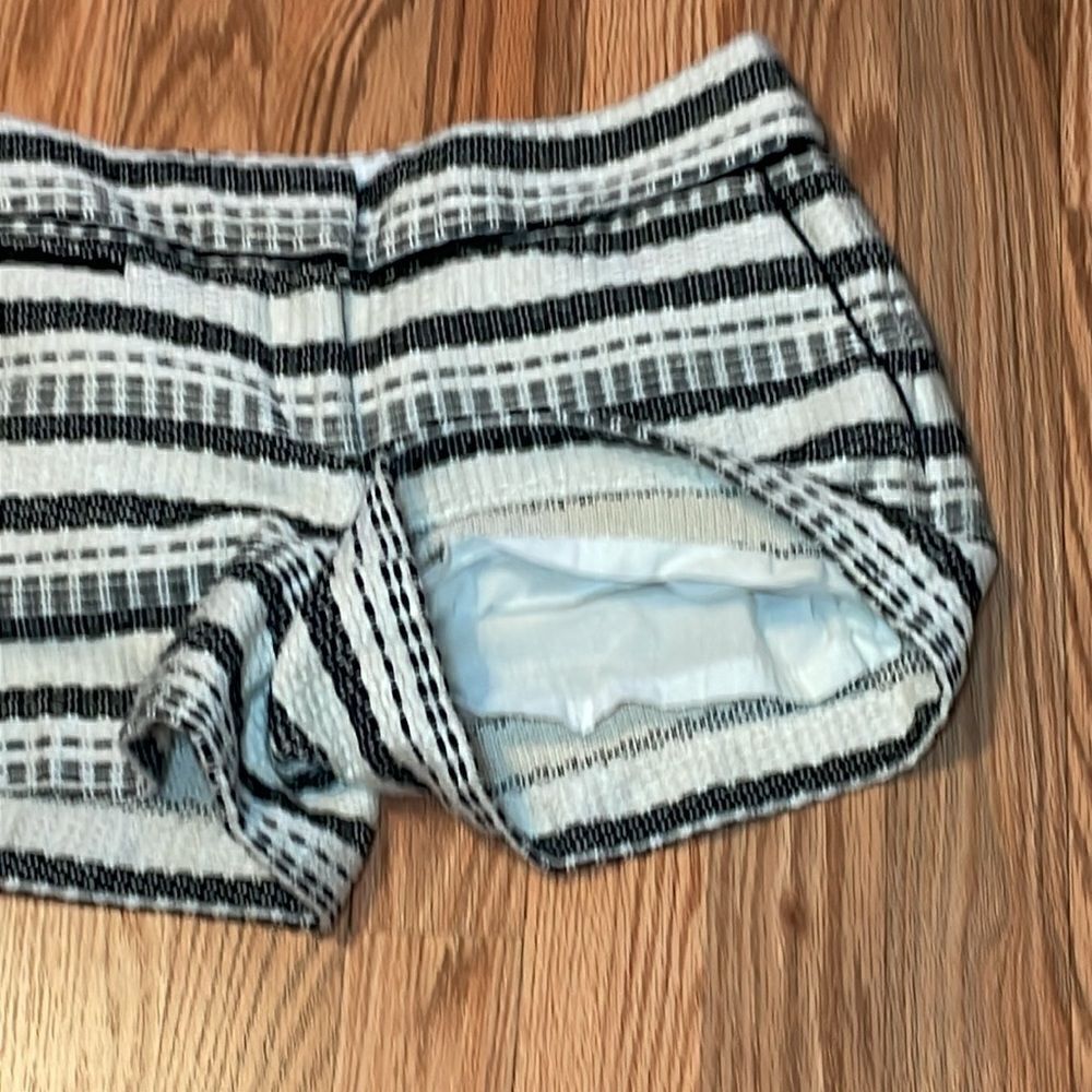 Ann Taylor Loft The Riviera Shorts, woven black cream, 0 - Picture 8 of 8